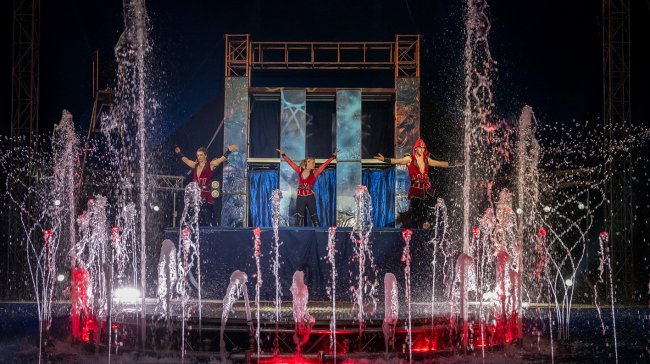 Tip na výlet: Cirkus na vodě láká na neobvyklou světelnou a vodní show