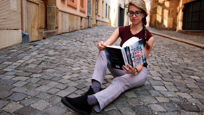 Knihy jako vášeň: Blonďatá Luc prozrazuje, jak se zorientovat ve změti knižních titulů