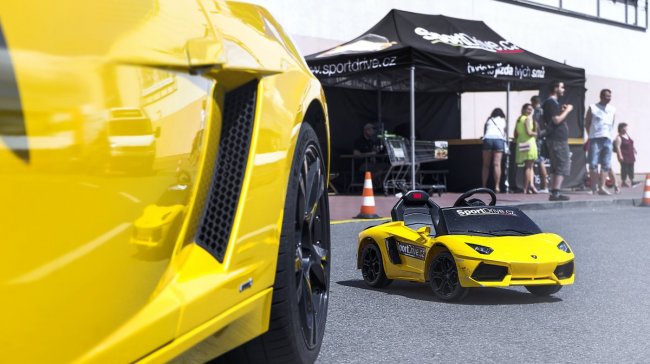 Práce snů v Olomouci? Řiďte Ferrari, Lambo nebo třeba Ford Mustang