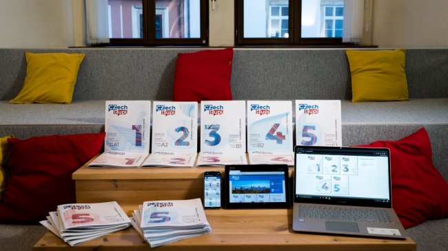 Univerzita Palackého v Olomouci vydává další učebnici češtiny Czech it Up 