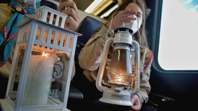 Betlémské světlo dorazí zítra do Olomouce! Kde a kdy si ho můžete vyzvednout?