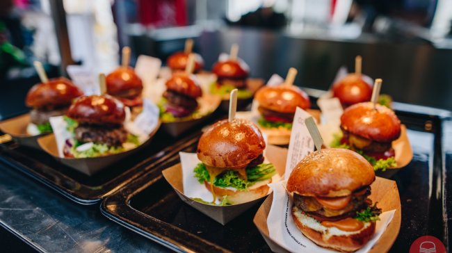 Burger Street Festival ovládne Šantovku už tento víkend! Láká na šťavnaté burgery, churros i vafle