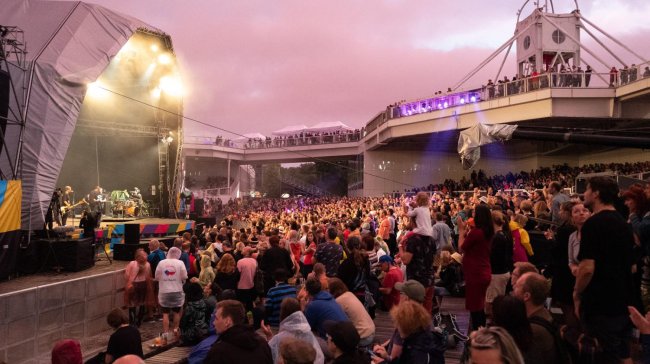 Metronome Prague připravil odvážný doprovodný program. Zabaví vás podcasty, úniková hra, vyhlídkové kolo i workshopy