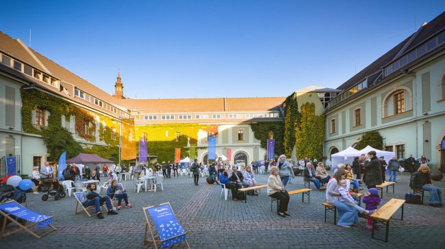 Vyjížďka lodí, kvíz, koncert i křest piva. Absolventský den Univerzity Palackého přinese bohatý program