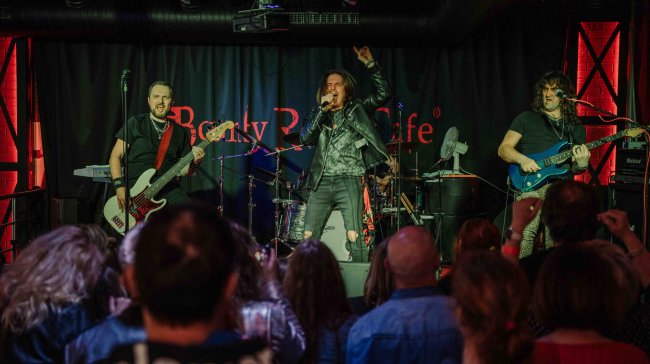 Kapela Moonpark pokřtila album. Bounty Rock Cafe praskalo ve švech