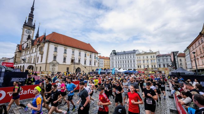 Španělská show, rekord i tisíce nadšených běžců. Olomouc závodila naplno!