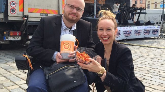 Zasukované tkaničky vybraly víc jak 100 tisíc pro olomoucké vozíčkáře!