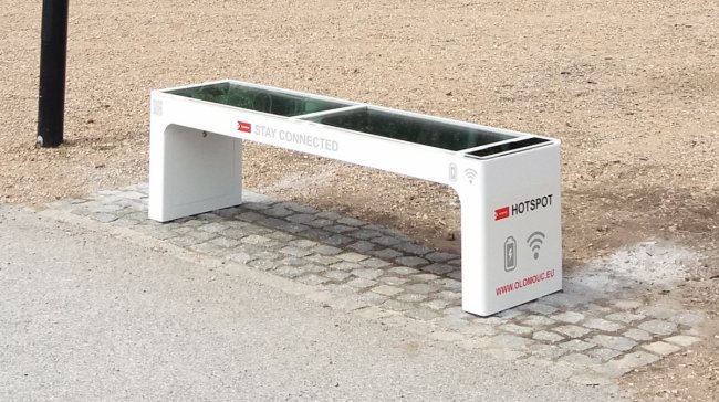 Připojte se! První solární lavičky v Olomouci