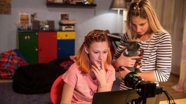 Dokumentární film V SÍTI jde do kin už zítra!